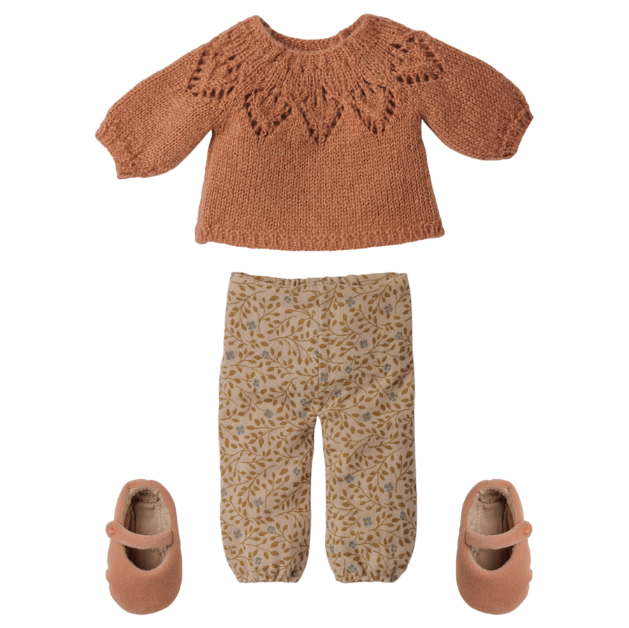 Kanin str. 3 - Bukser og strikket sweater