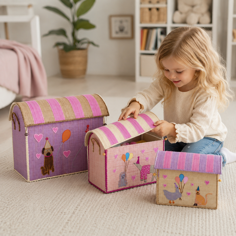 Barn leger med RICE kurvehus - pink party animals