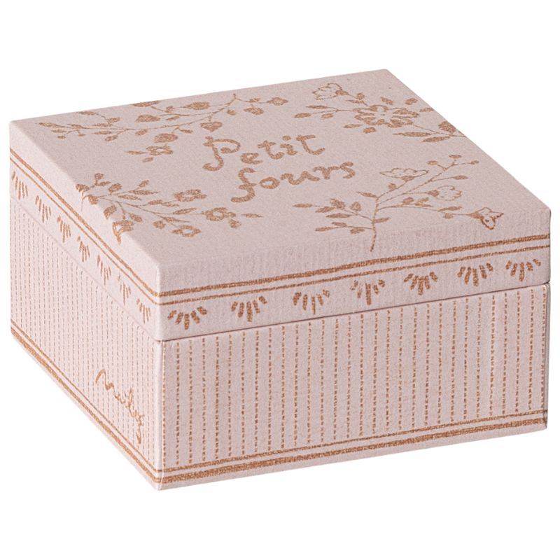 Sæt med kager og kagefad