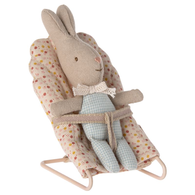 Hare My med blåternet tøj