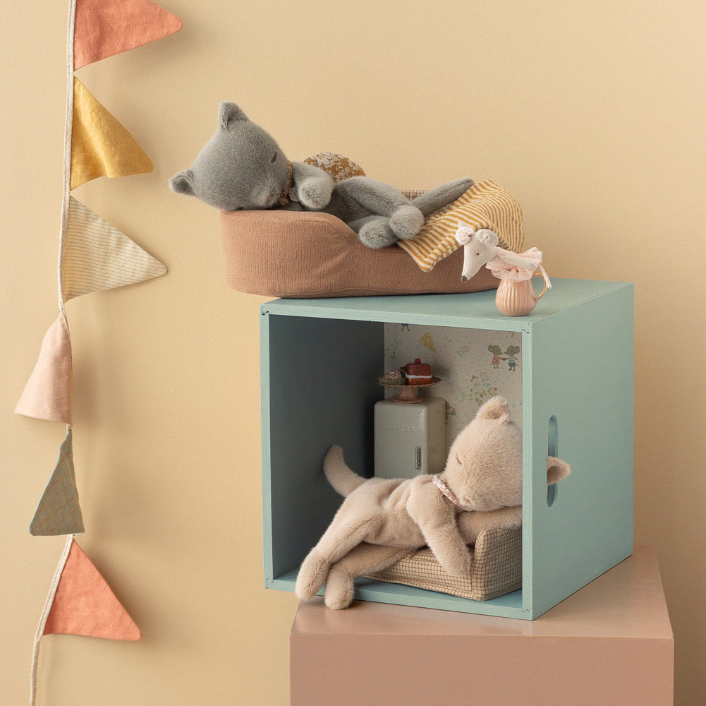 Sovende plyskilling grå str. small