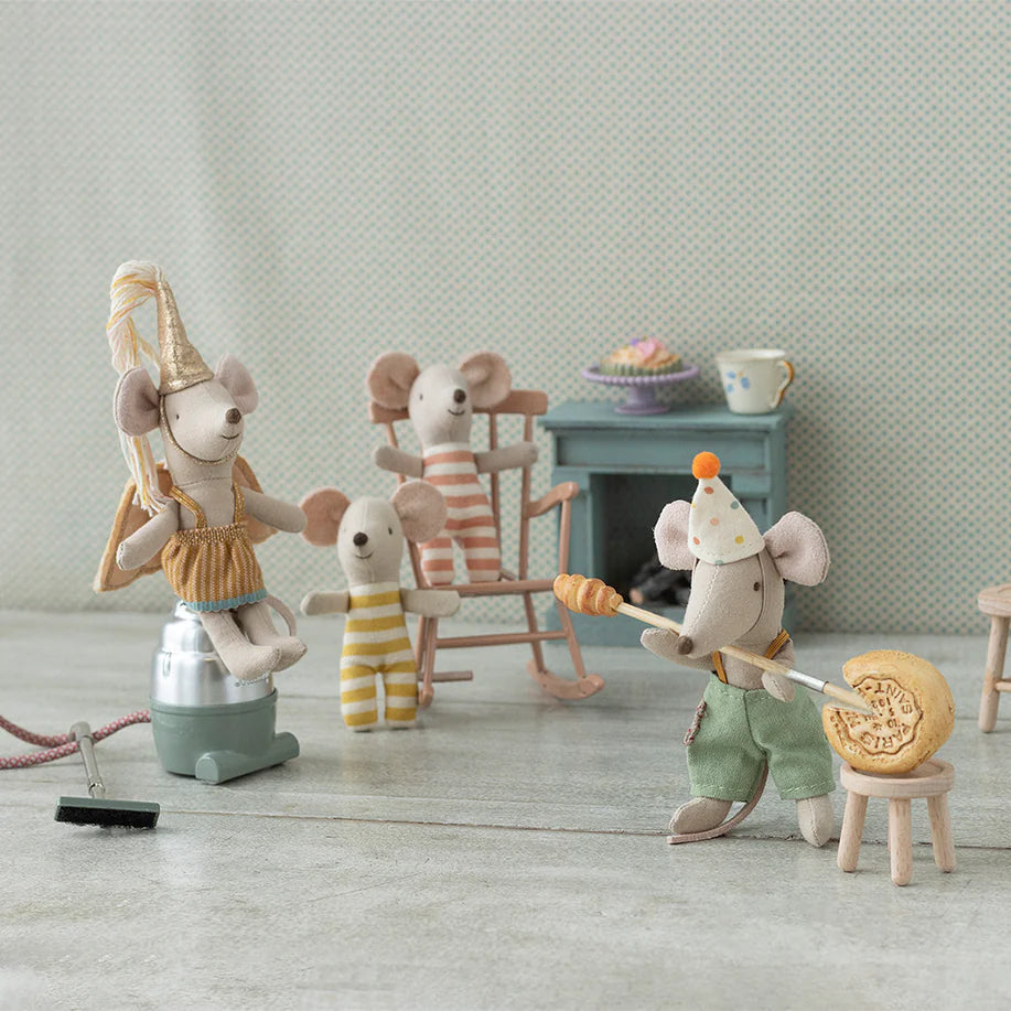 Fetøj til lillesøstermus i kuffert