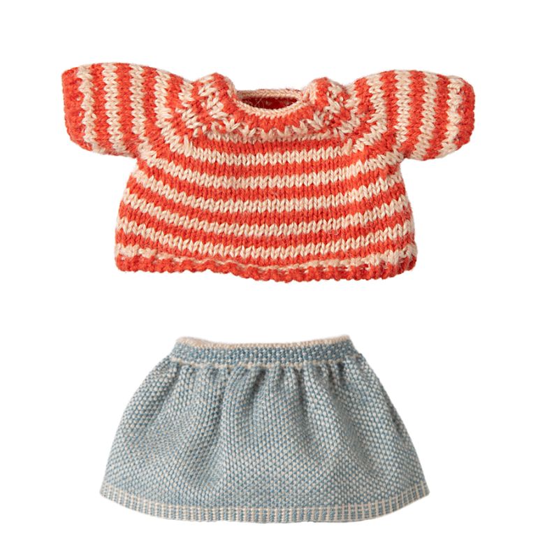 Tøj til storesøstermus - strikket trøje og nederdel