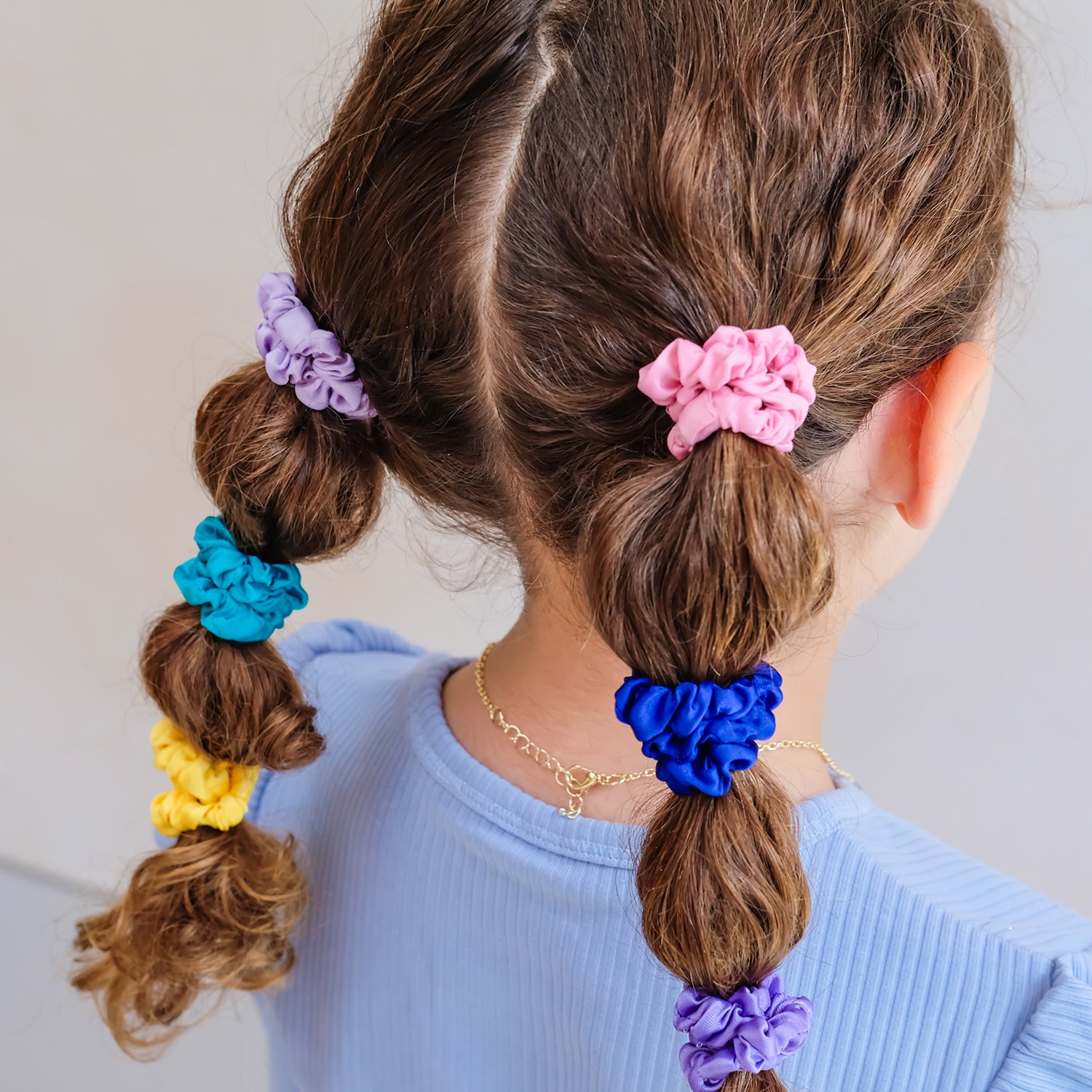 9 scrunchies hårelastikker - bright satin
