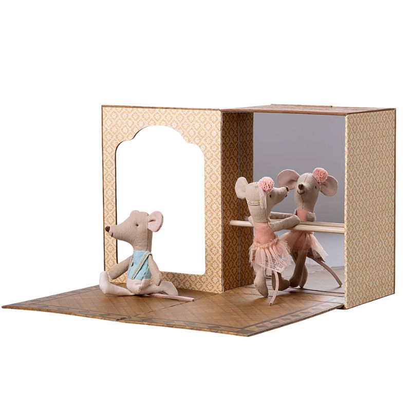 Balletmus i dansestudie, Lillesøster og lillebror