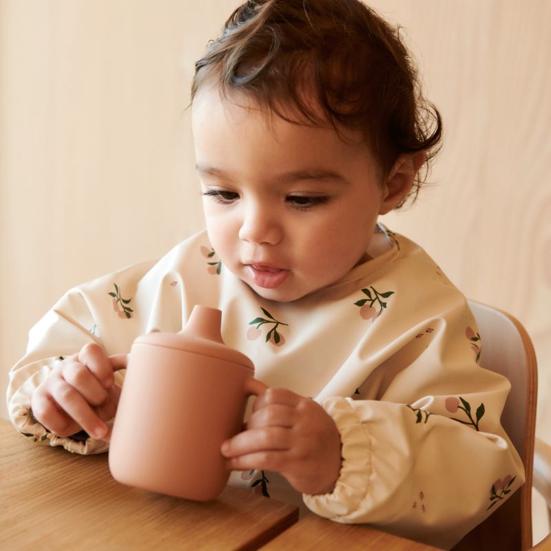 Spisesmæk med ærmer - Peach/Sea shell mix