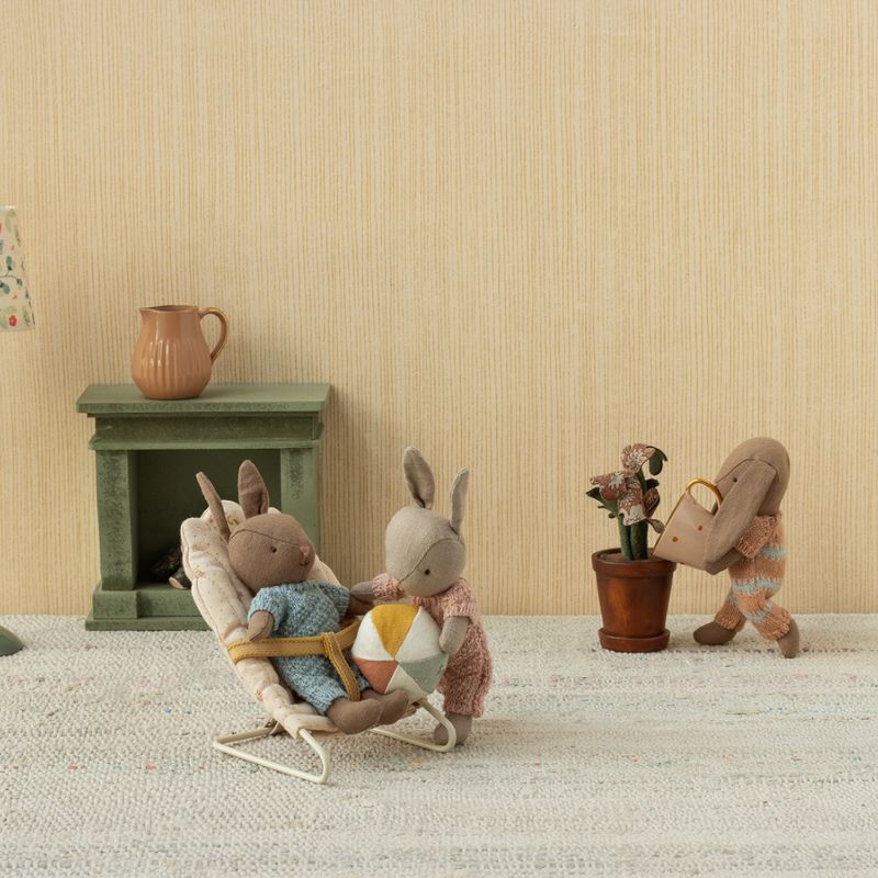 Kaninbaby med bold - Sand/rosa