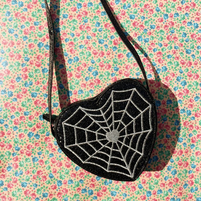 Skuldertaske med edderkoppespind