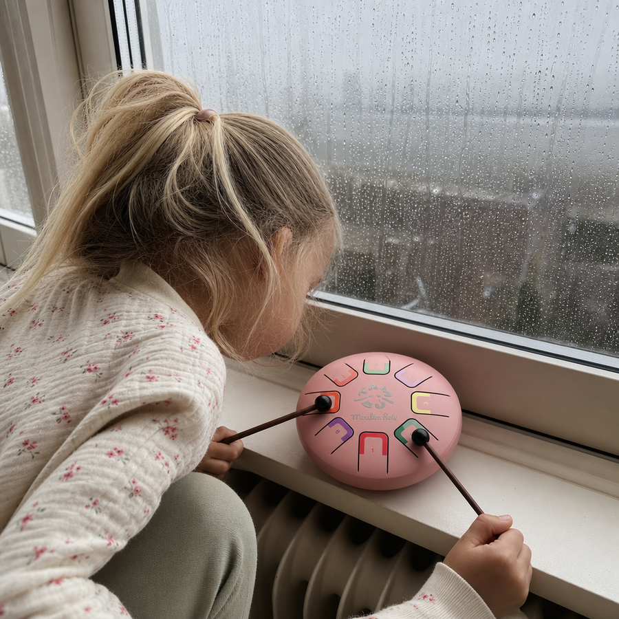 Barn leger med tromme med 8 toner - Après La Pluie