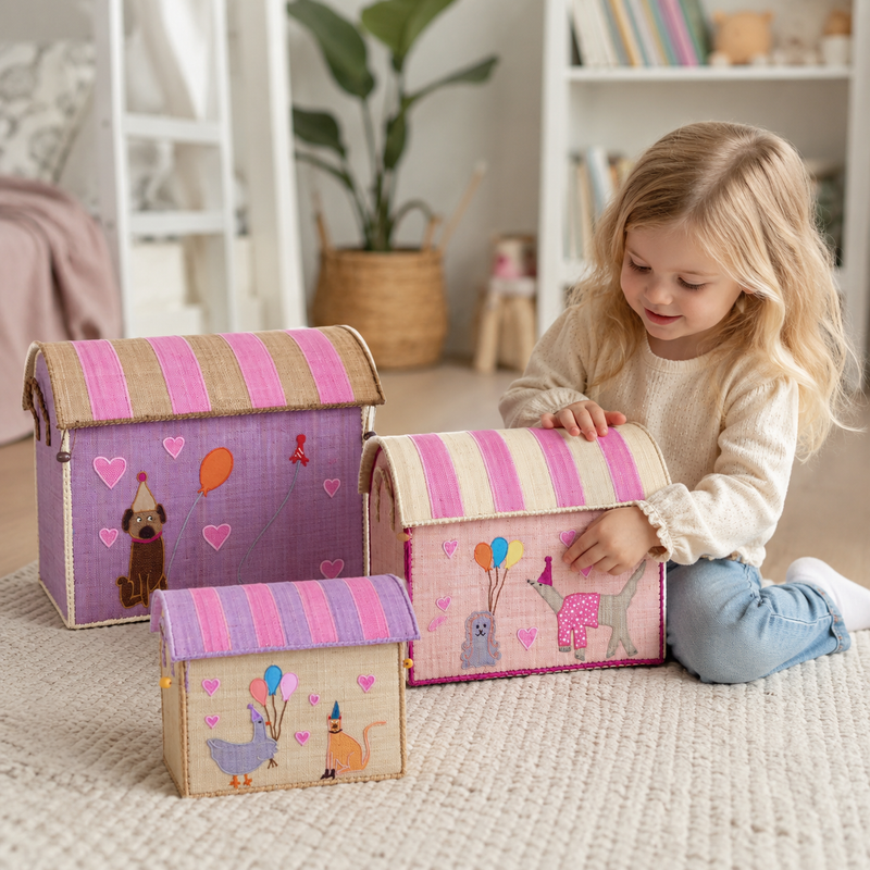 Barn leger med RICE kurvehus - pink party animals