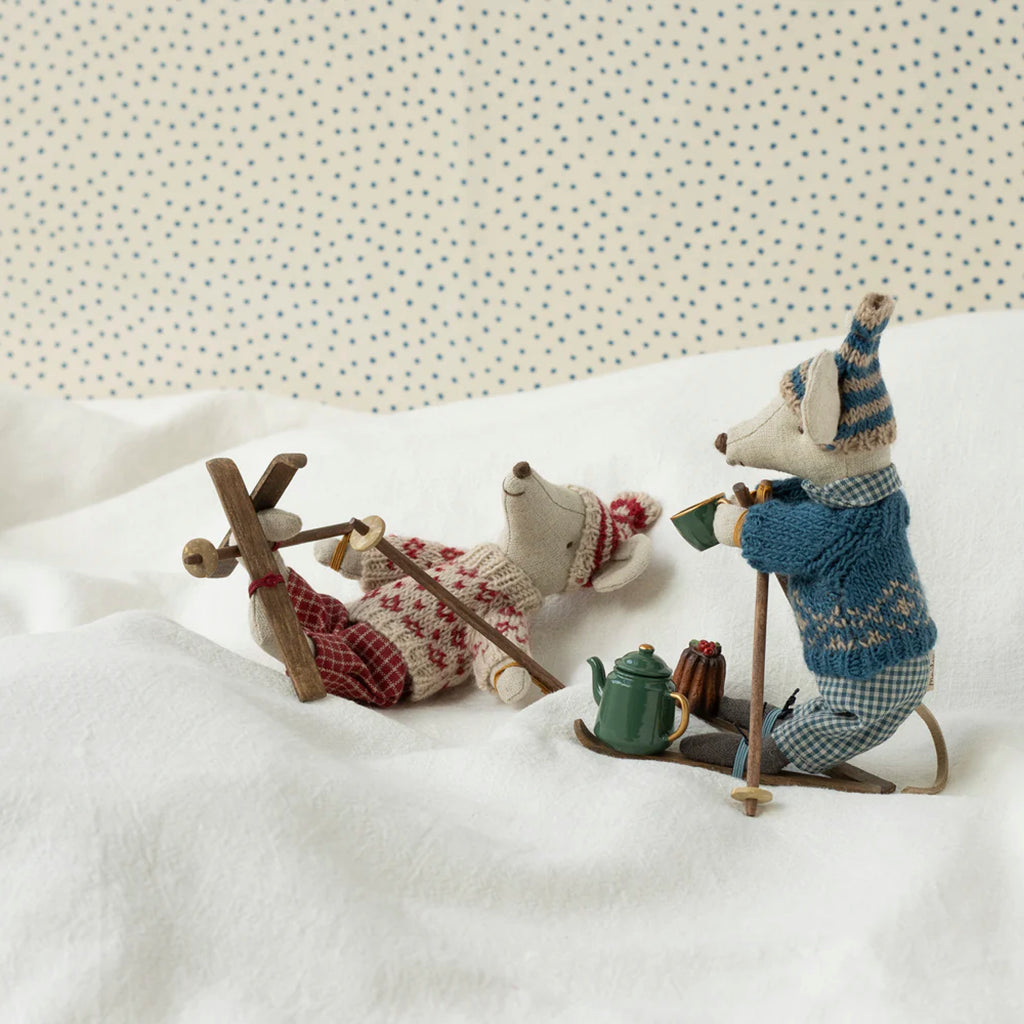 Ski og skistave til mor- og farmus