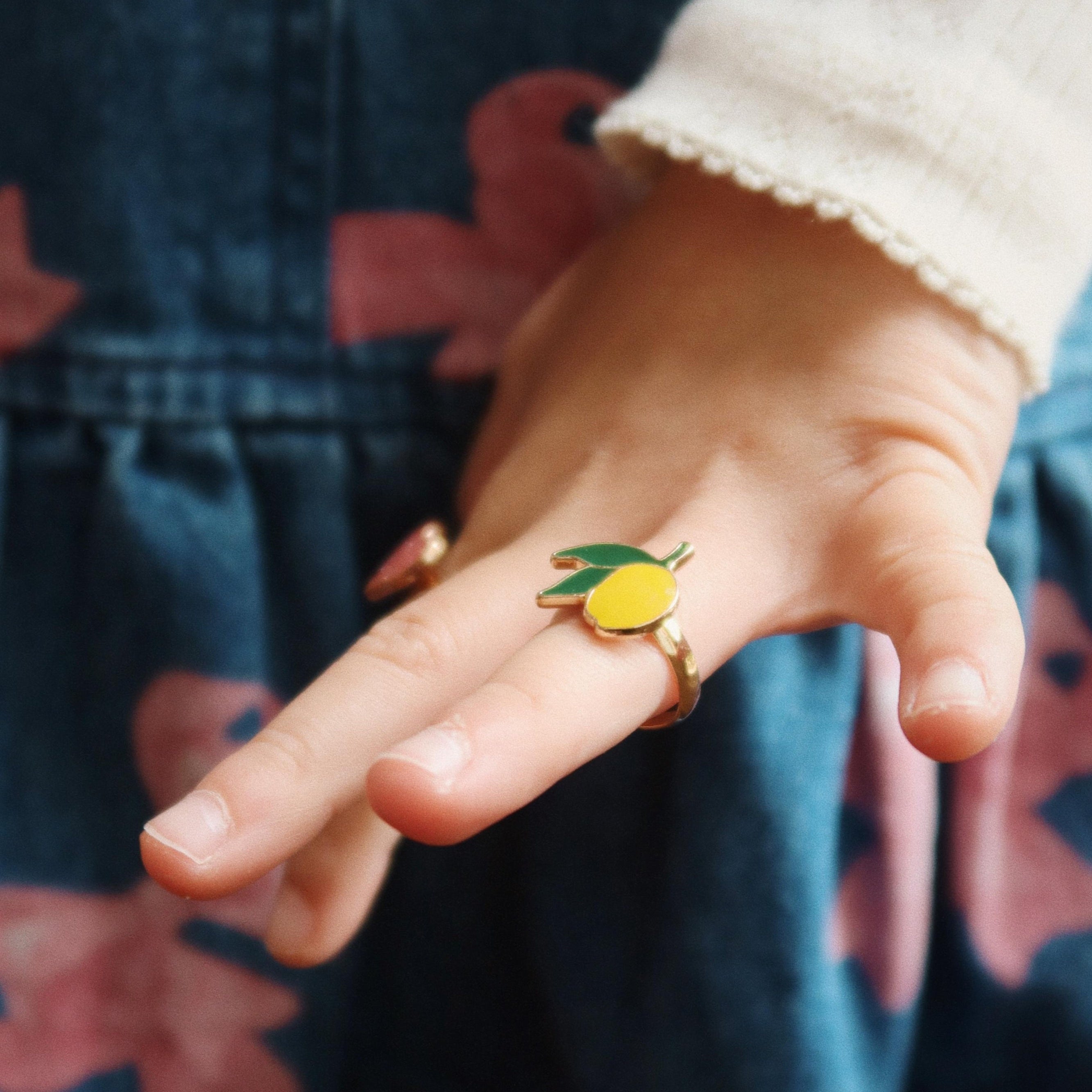 Hvid æske med 12 fingerringe